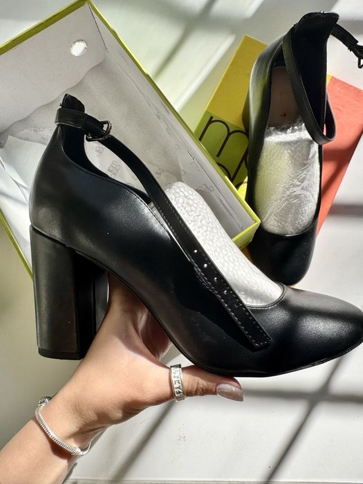 Туфлі фірми Bata