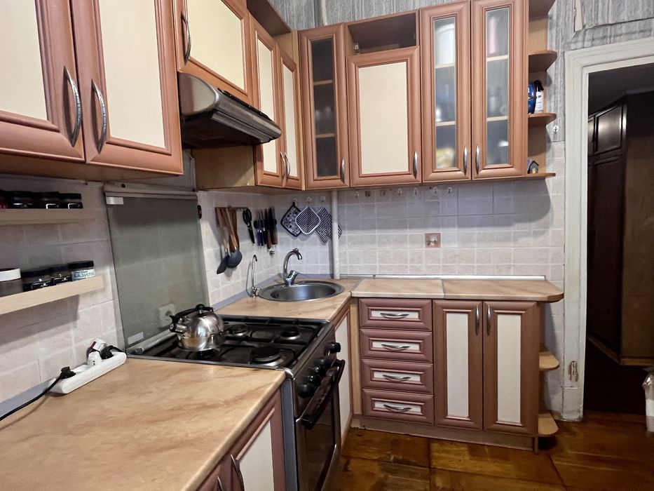 3к з роздільними кімнатами . Площа Маяковського .