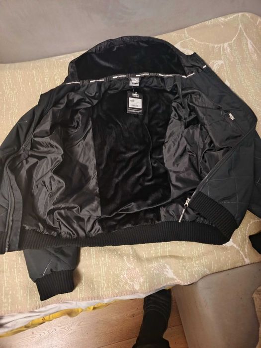 Продам курточку Пума осінь весна нову 650 гр розмір  М