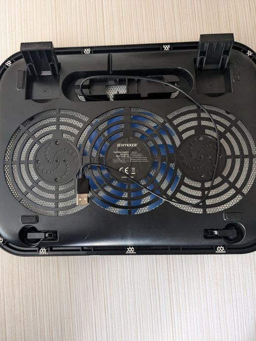 Охолоджуюча підставка під ноутбук