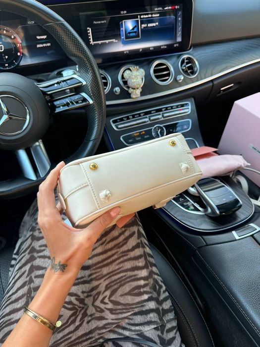 МІУ-МІУ! Miu Miu Arcadie Beige leather bag / Жіночі біла сумочка