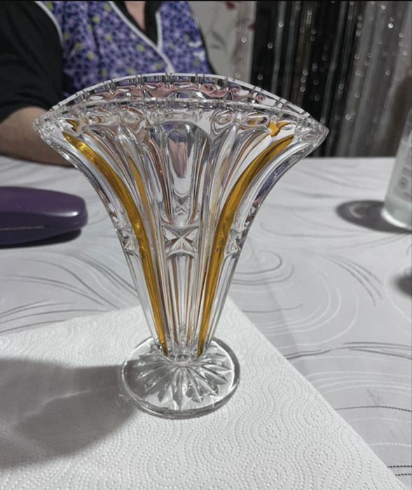 wazon Art Deco z bursztynowym szlifem