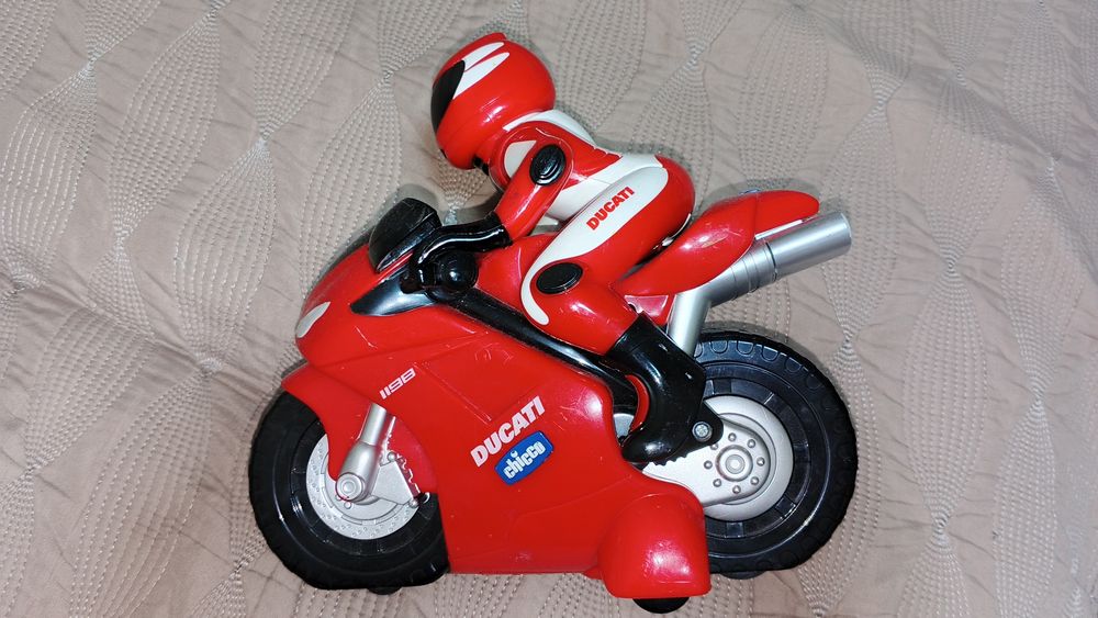 Іграшка мотоцикл на радіо керуванні Chicco Ducati