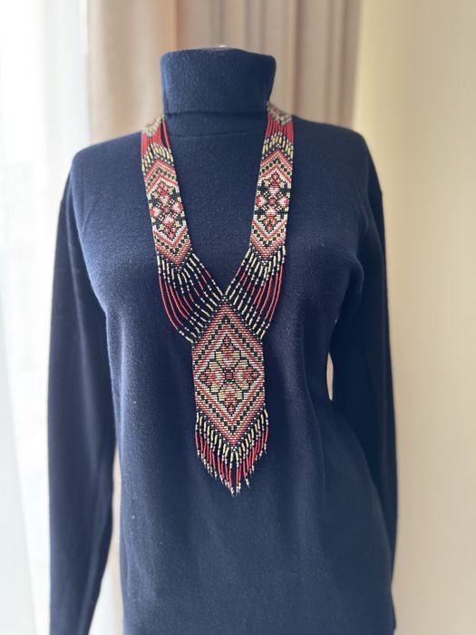 Гердан з бісеру та брошки