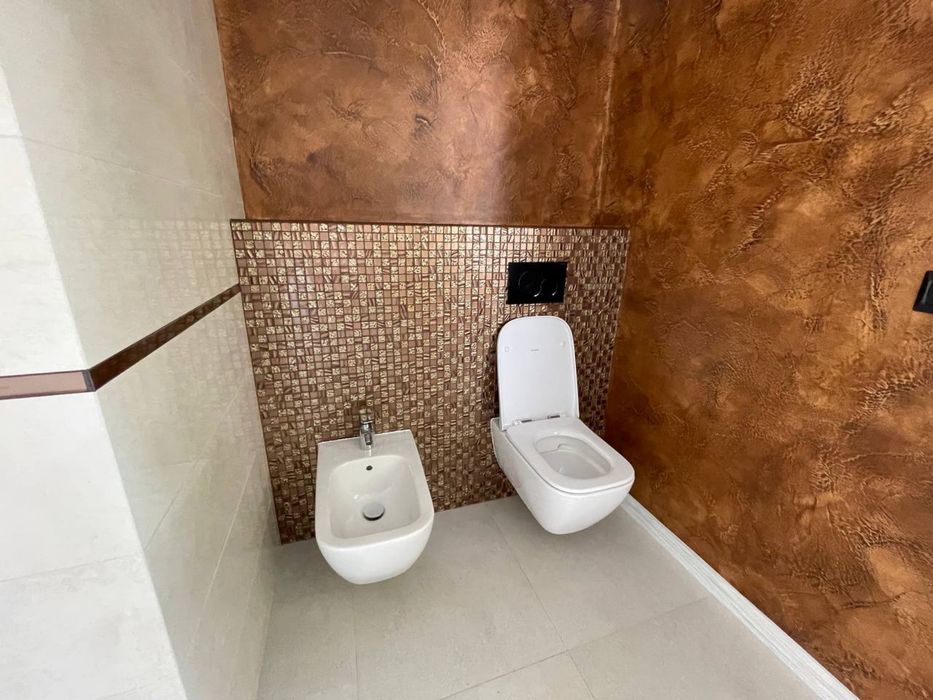 Просторий будинок, з великою земельною ділянкою, дмитро