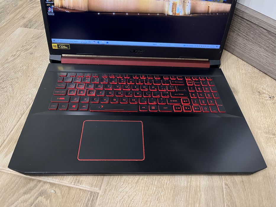Acer Nitro I9 9880H 8x4.8 GHz/17.3 120Hz/RTX2060
