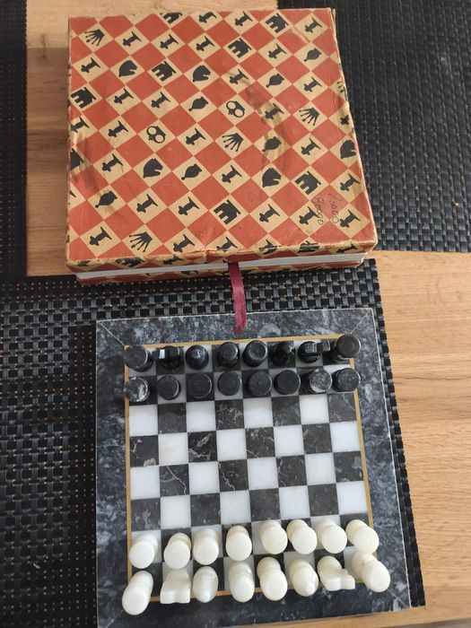 Szachy marmurowe rękodzieło