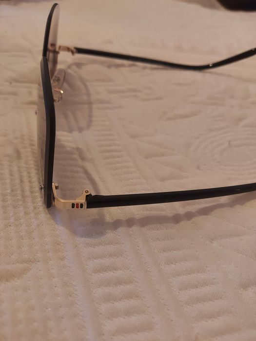 Óculos de sol fashion e com glamour novos sem etiqueta, nunca usados,