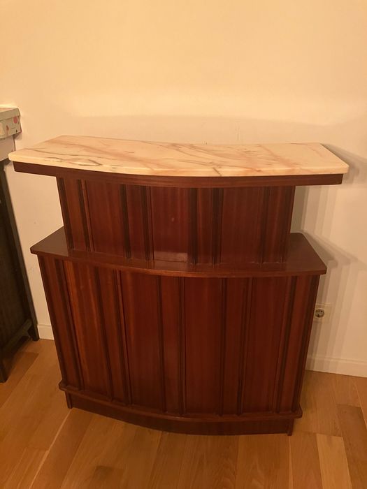 Bar de sala + 2 bancos altos