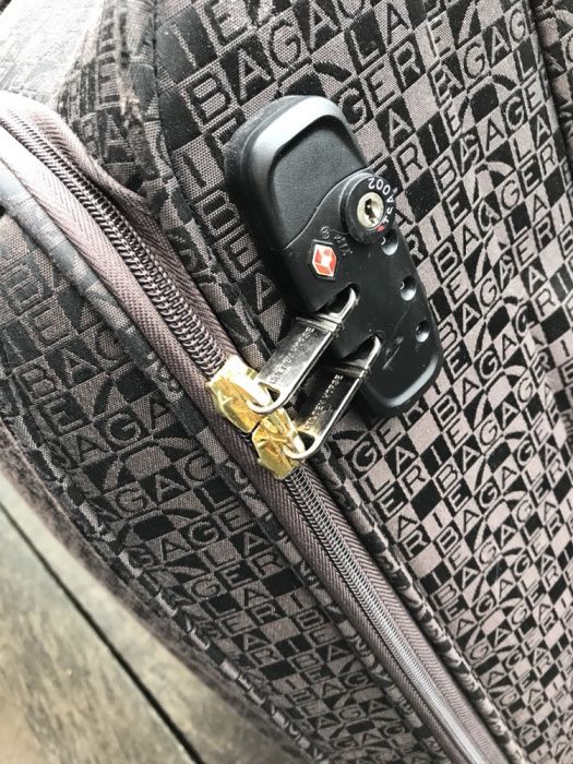 Чемодан тканевый с кодом