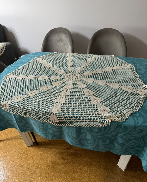 Toalha em crochet feita à mão