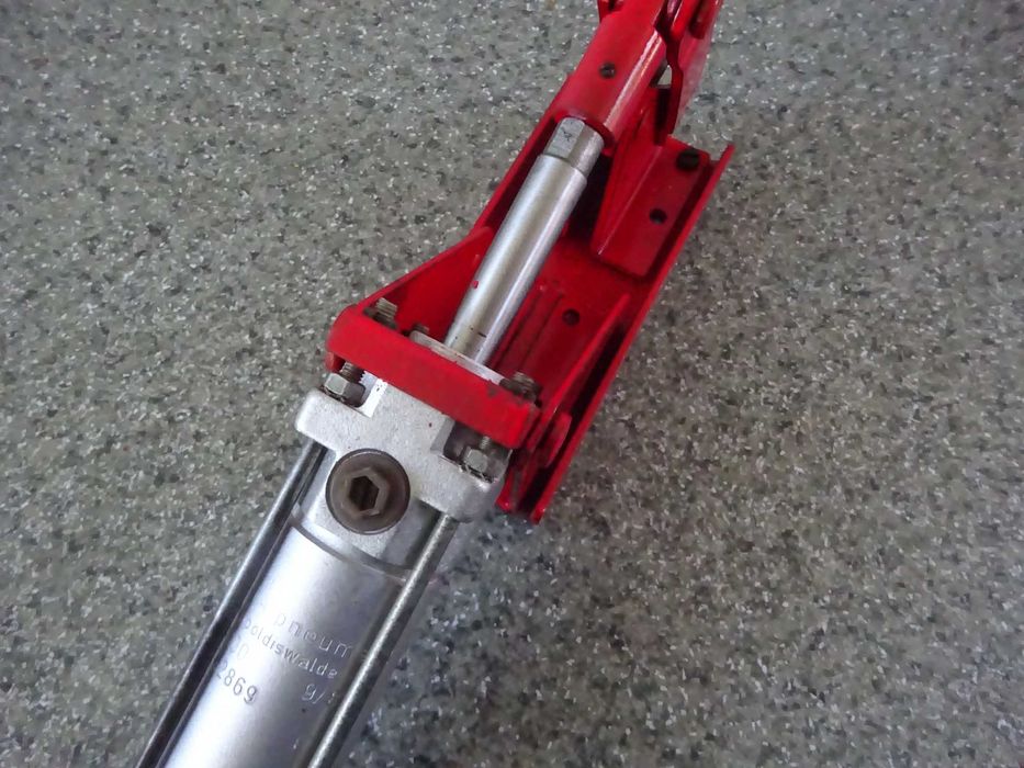 chwytak pneumatyczny orsta fi 40 mm skok 100 mm