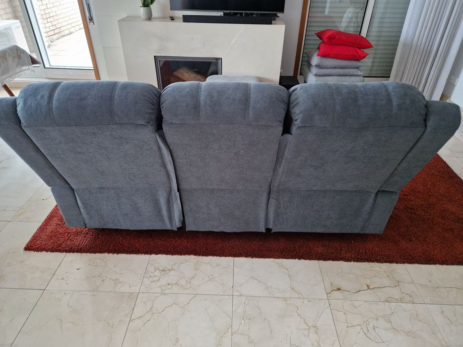 Sofá 3 lugares, 2 são reclináveis,  como novo