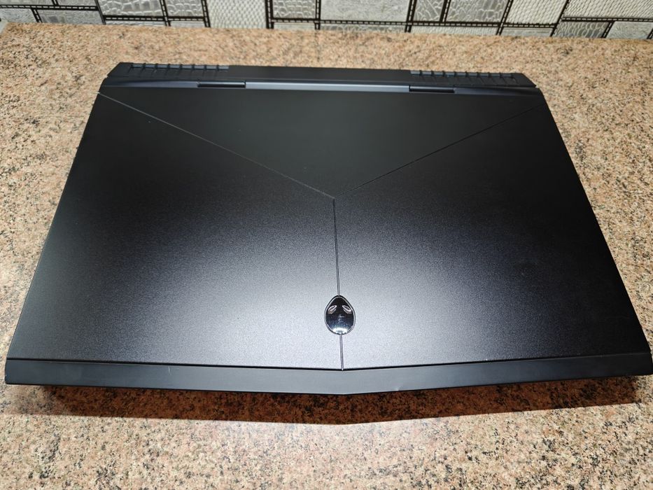 Игровой ноутбук Dell Alienware 17 R5/i7 8GEN/16GB DDR4/GTX 1070 8 GB/64GB SSD + Зарядка