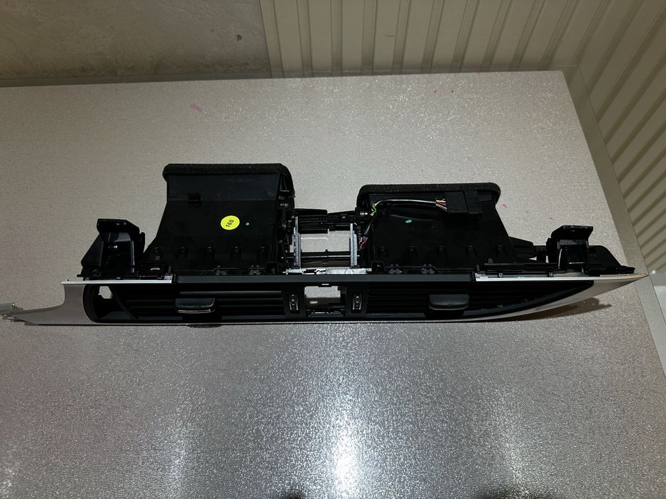 Продам дефлектор воздуховода на Audi A6 C7