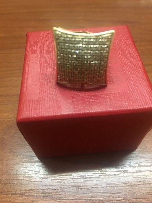 Продам шикарное кольцо с бриллиантами