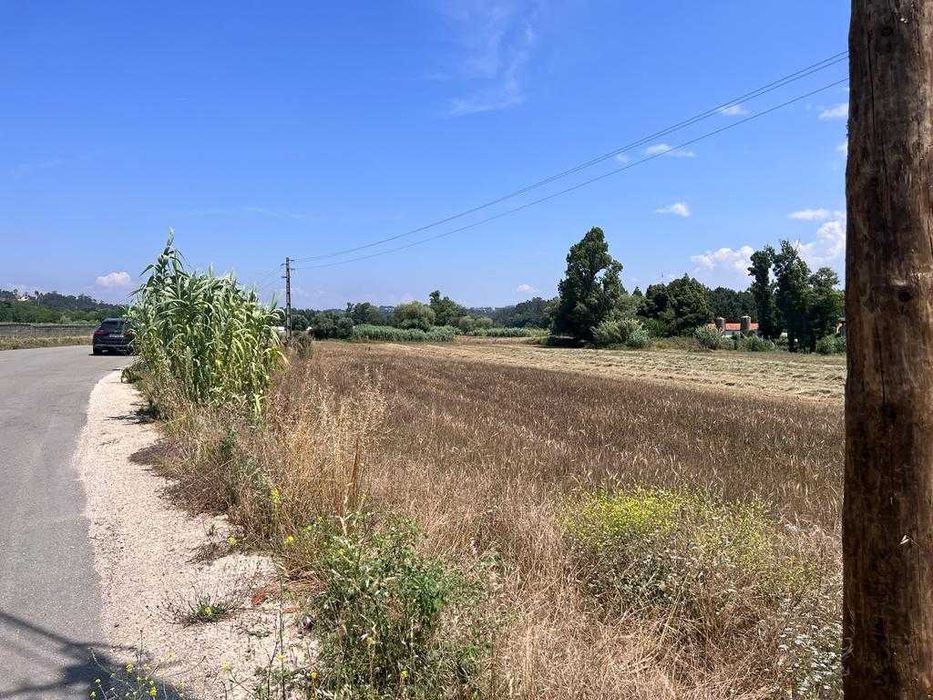 Terreno Leiria junto à  Ribeira dos Milagres, Regueira de Pontes