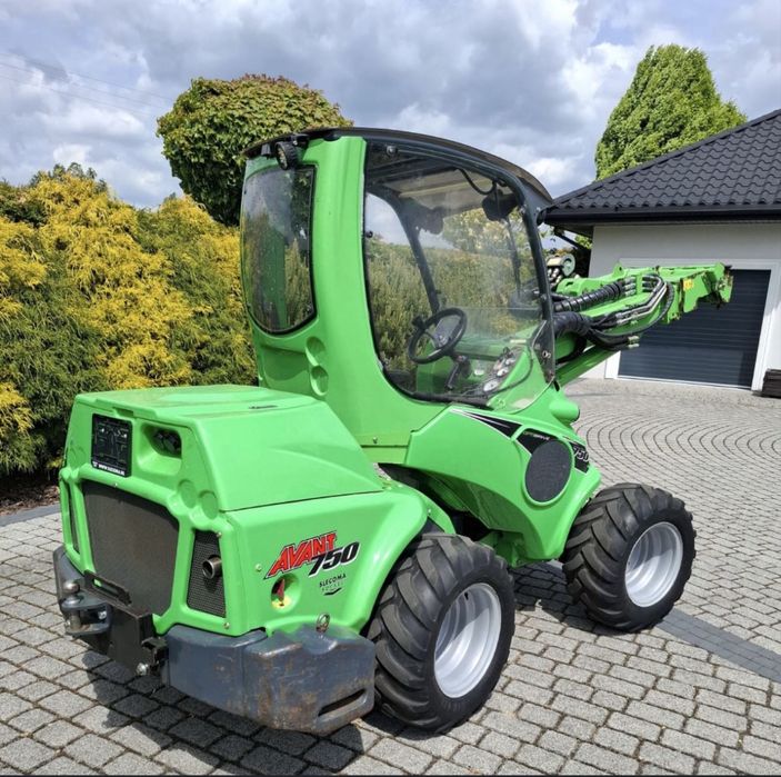 Ładowarka miniładowarka Avant 750