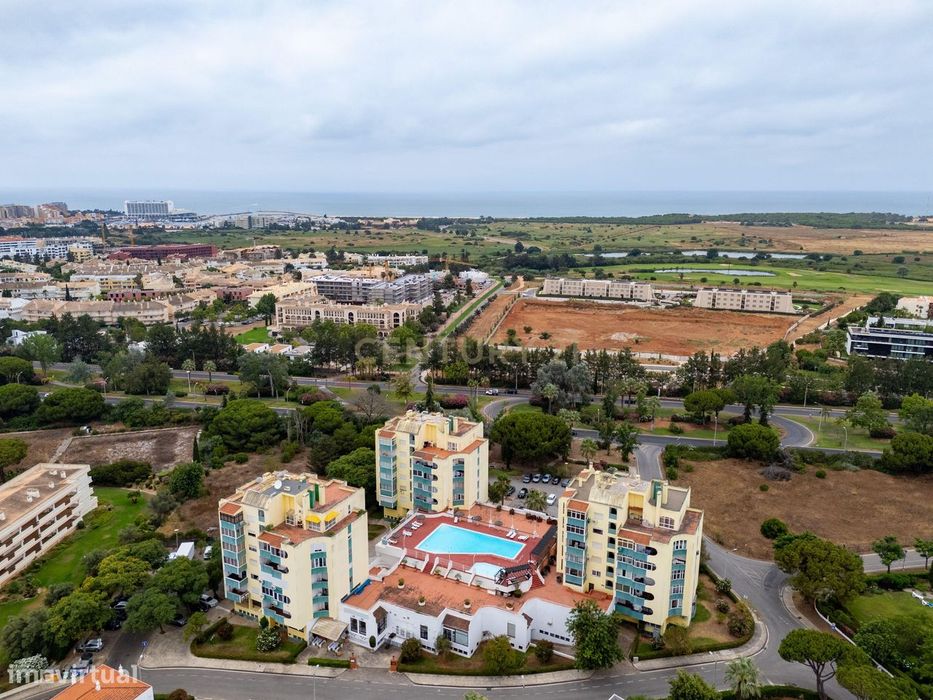 Apartamento T1 com varandas e vista mar no Parque das Amendoeiras — Vi