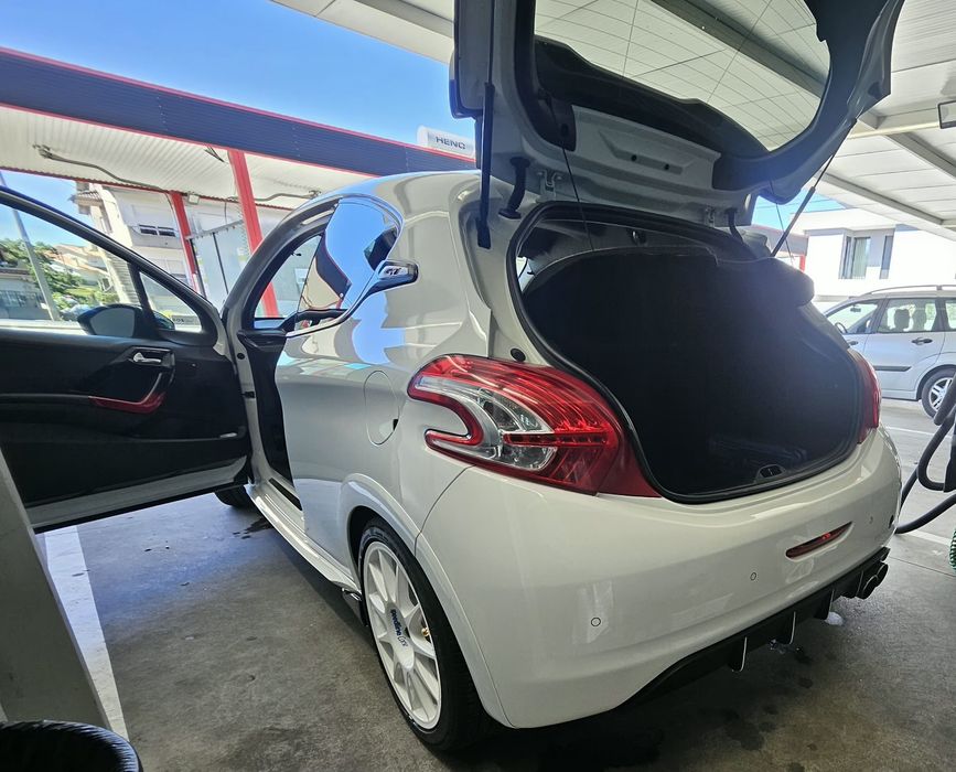 Peugeot 208 GTi 1.6 THP 200cv
