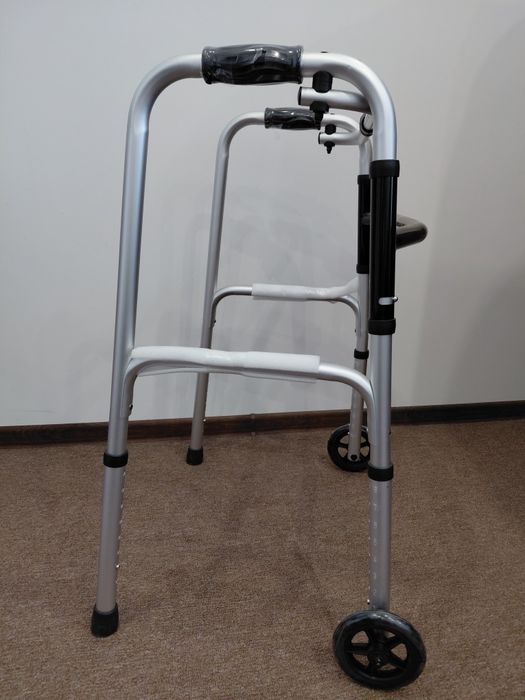 Ходунки  для літніх людей