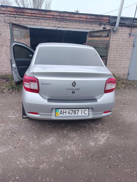Рено Логан2013года