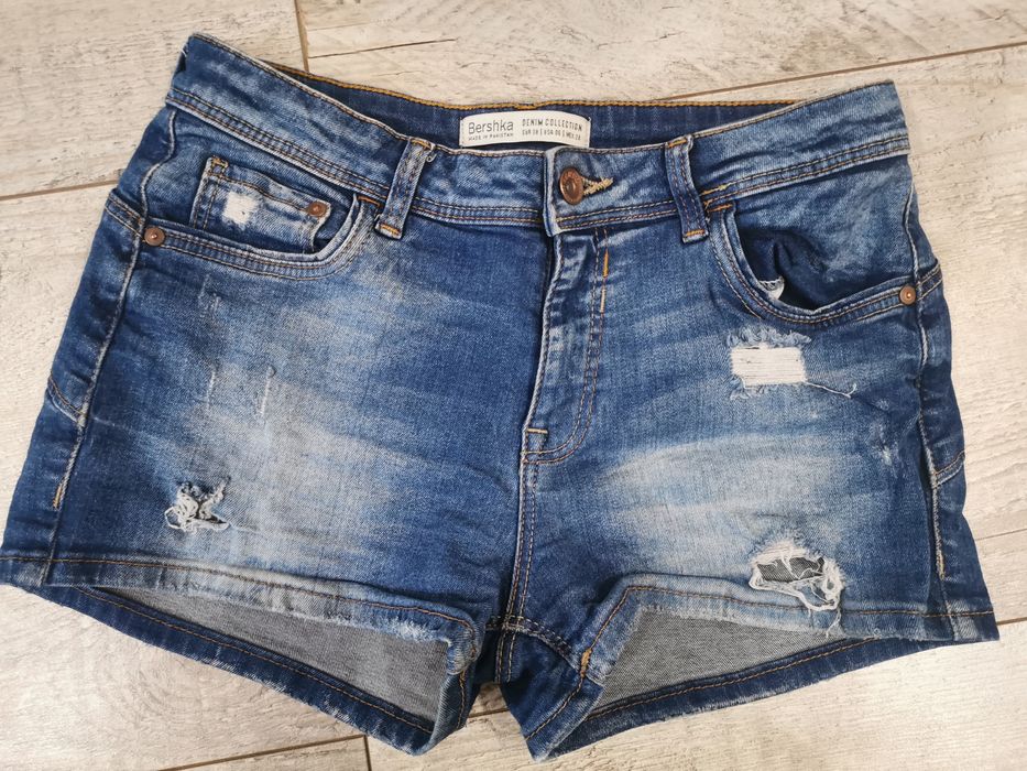 Krótkie spodenki M Berheka 38