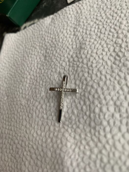 Подвеска-крестик из белого золота 585 пробы, с бриллиантом, бирка есть