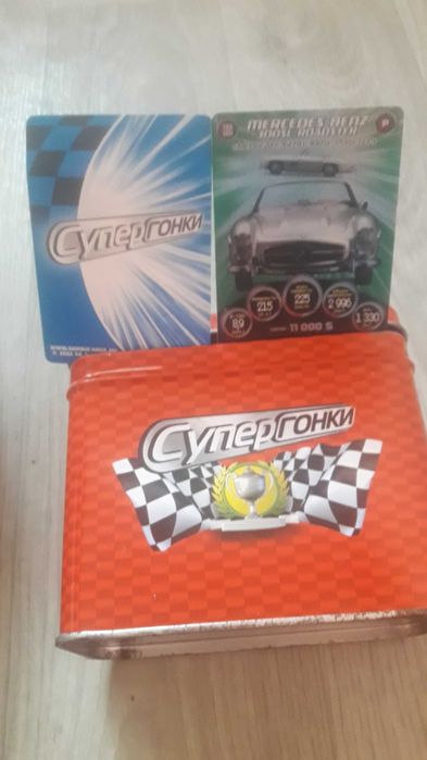Карточки две коллекций Супергонки ,Человек паук.