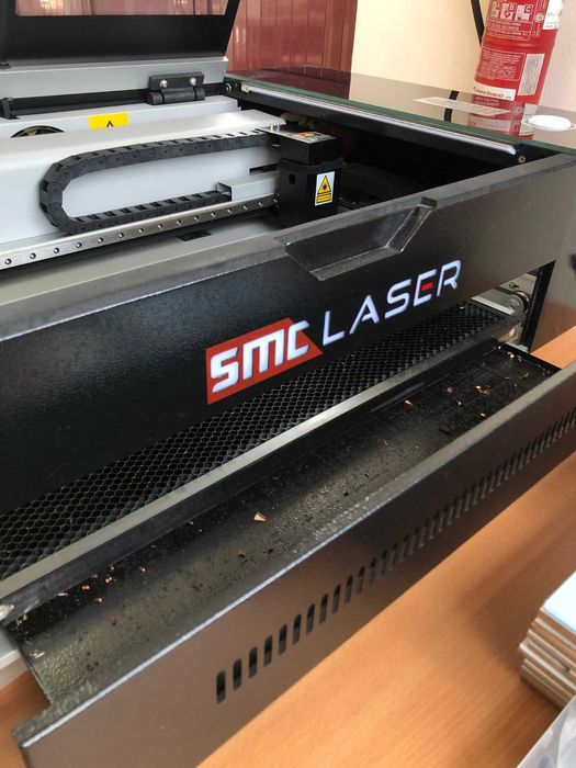 Máquina de Corte e Gravação a Laser