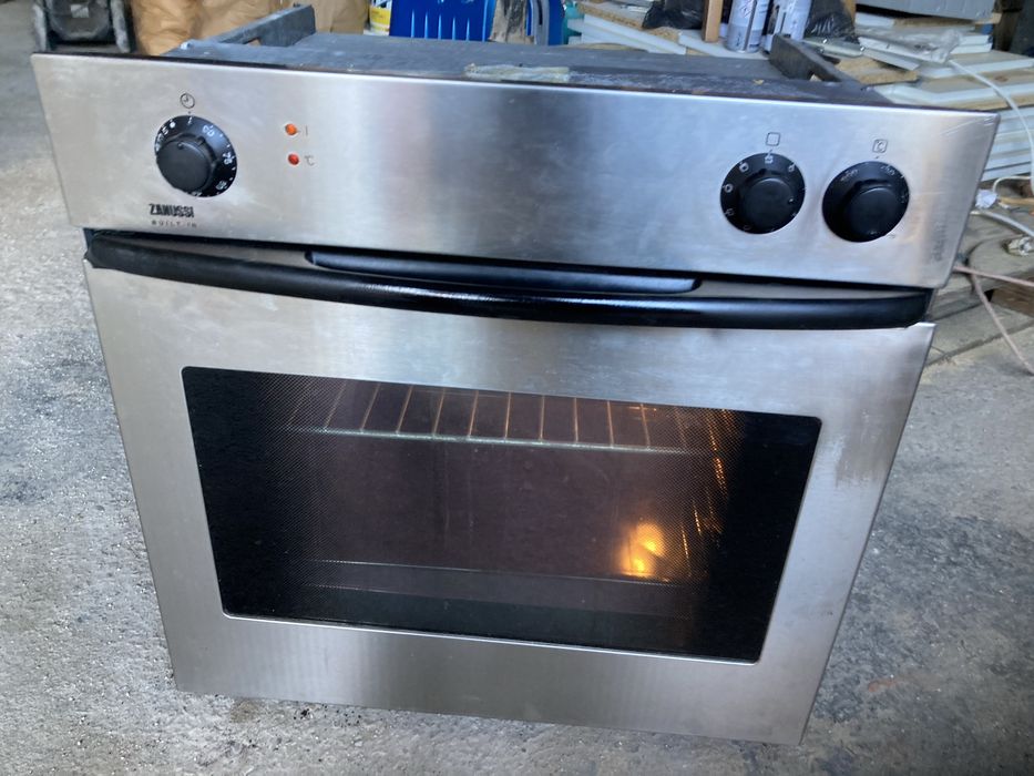 Forno de encastrar  Zanussi em bom estado