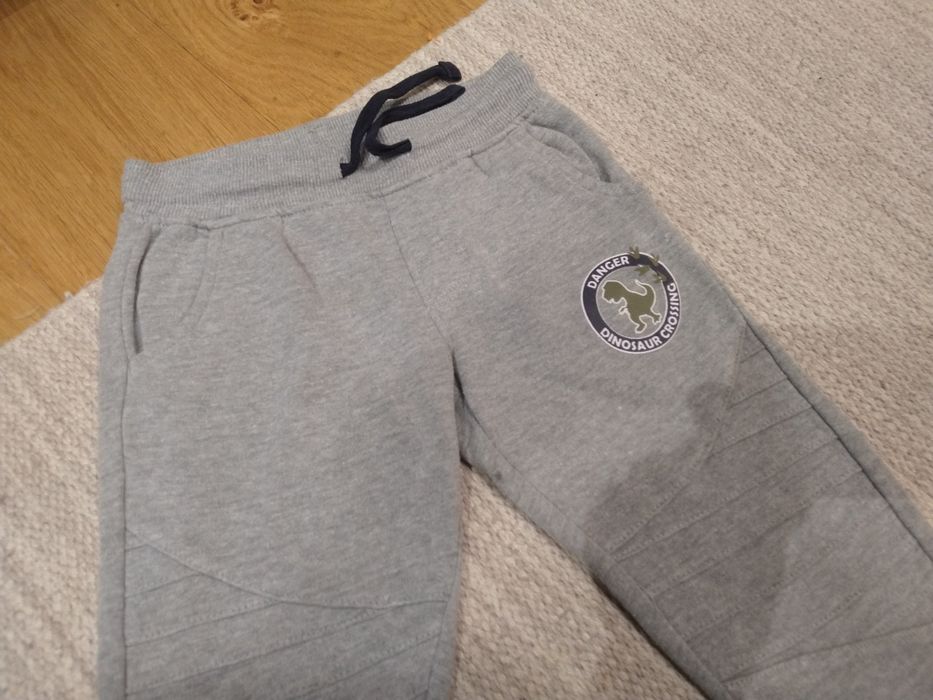 Dres dla chłopczyka/spodnie+bluzka/98-104