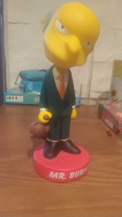 Vendo figuras Simpsons e Family Guy