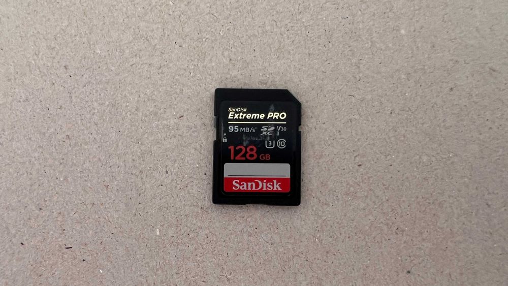 Fujifilm X-T30 Camera Body (Black) – Excellent Condition + Free 128GB SanDisk SD Card