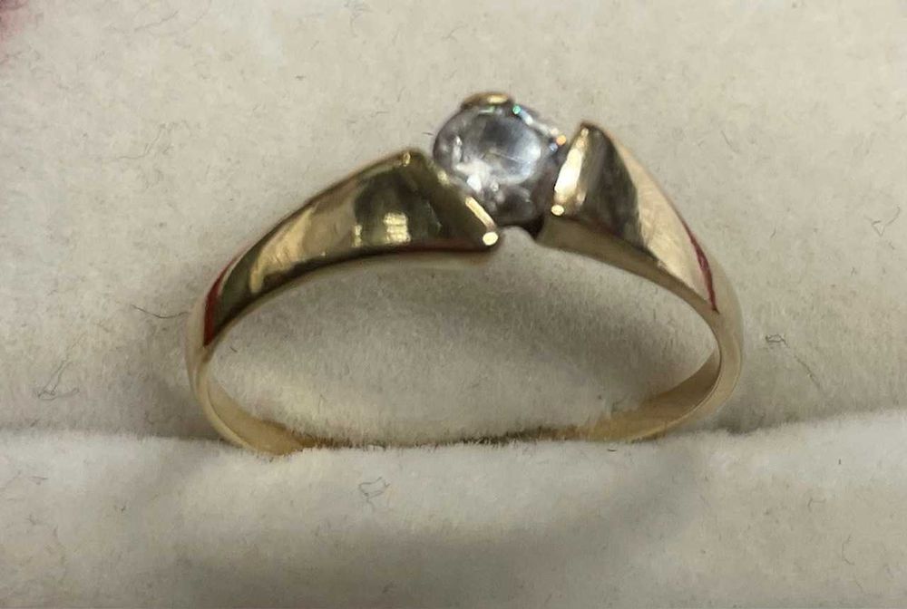 Złoty pierścionek 8kt (333) 1,3 gram R19