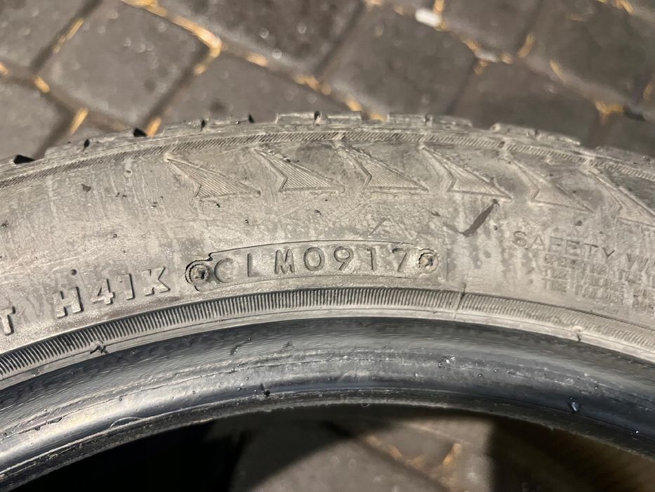 Opony Bridgestone Blizzak LM25 RSC - 245/45/18