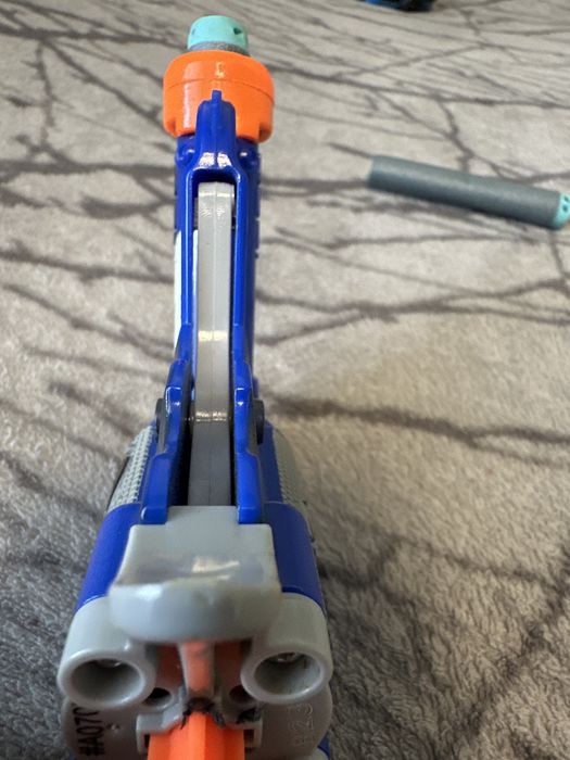 Маленький пістолет Nerf