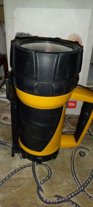 Оригинальный водонипроницаемый фонарь Varta.