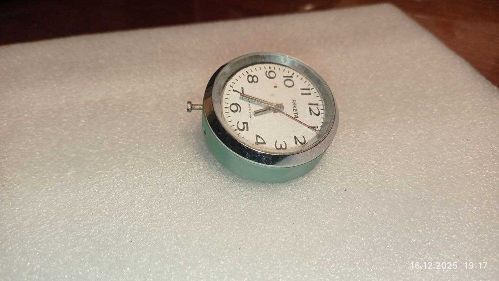 Запчасти маленьких настольных часов