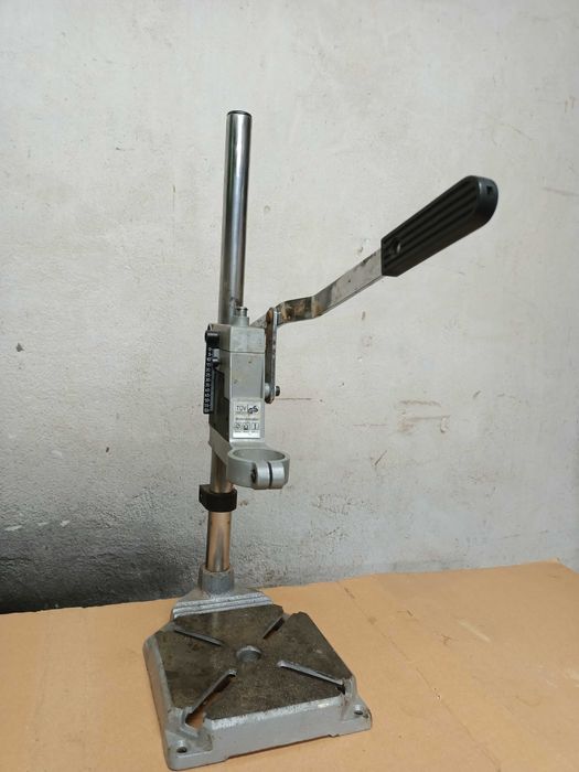 Стійка для свердління дрилем