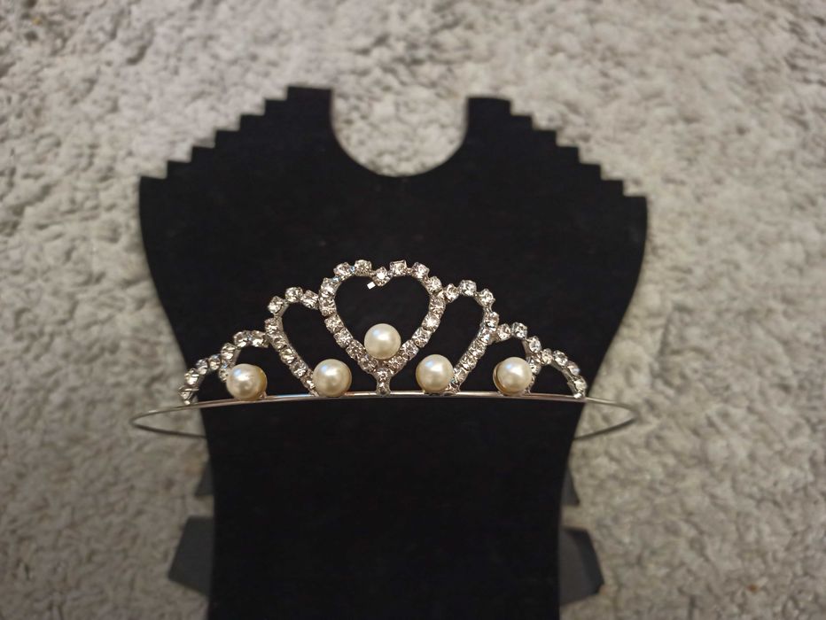 Diadem ślubny z brylancikami i perłami