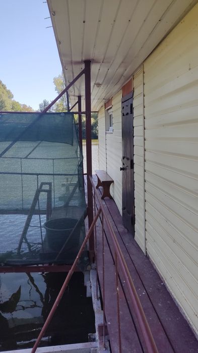 Плавуча Баня на пантоні