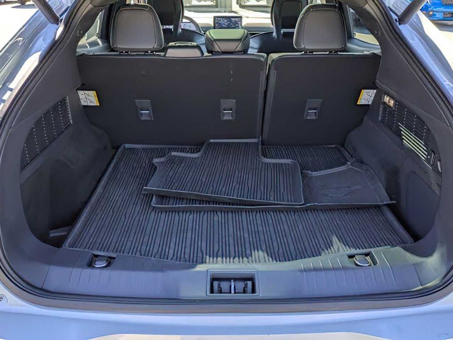 Ford Mustang Mach-E GT      2023