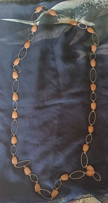 Conjunto colar comprido (1,50m) e brincos nude / pêssego