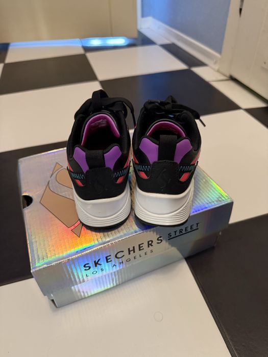 Кросівки Skechers на дівчинку 30 розмір