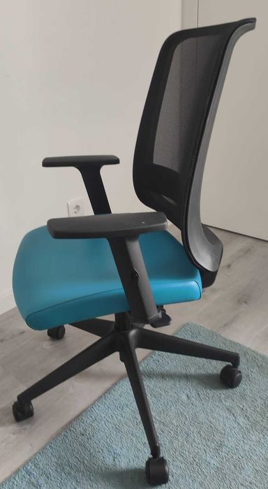 Cadeira de escritório executiva Cadeinor XT31 em muito bom estado