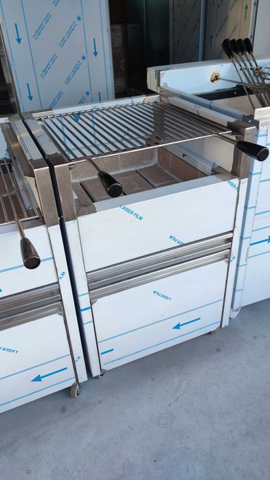 Churrasqueira / grelhador/ assador a carvão NOVA