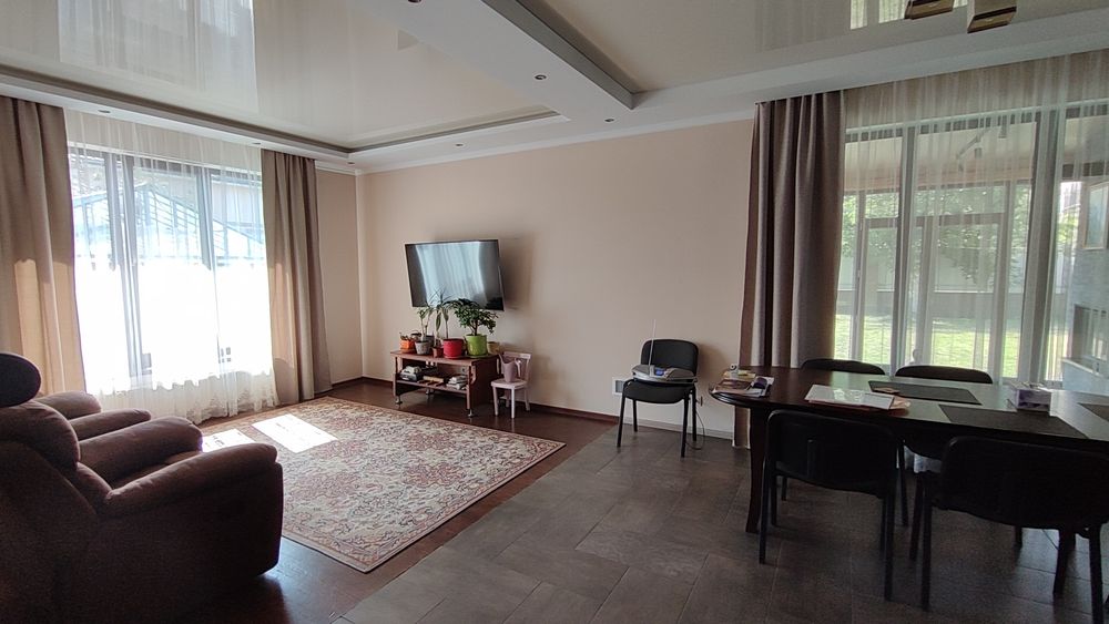 Продаж будинку в передмісті