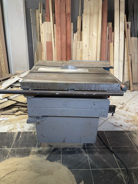 Pila do drewna i wiertarka pozioma