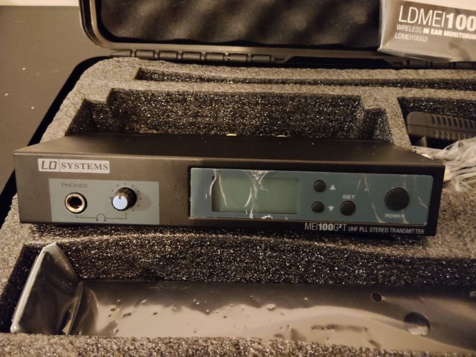 Sistema  In-Ear UHF da LD Systems.

- Modelo MEI100G2.
Consiste em transmissor estéreo de 9,5" MEI 100 T, receptor de corpo MEI 100 G2